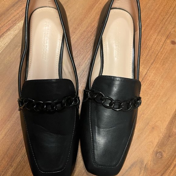 Flat Black Loafer with Chain - Picture 6 of 6